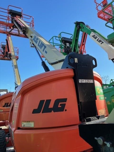 2017 JLG 400S-2