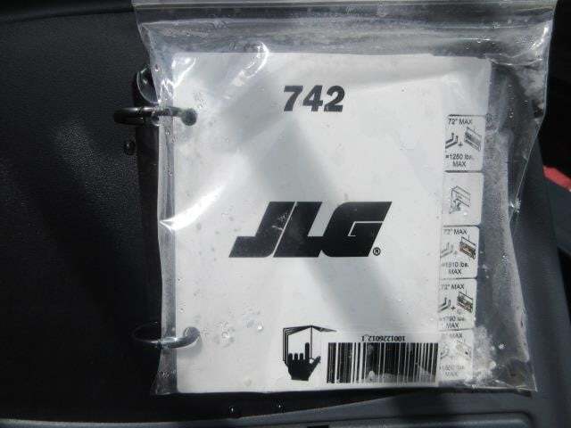2025 JLG 742-26