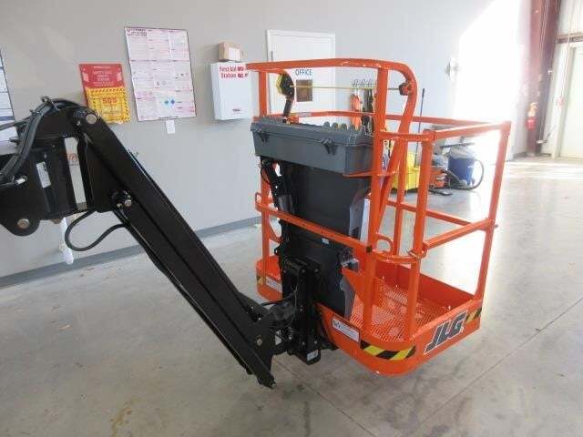 2025 JLG E300AJP-9