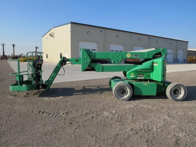 2015 JLG E450AJ