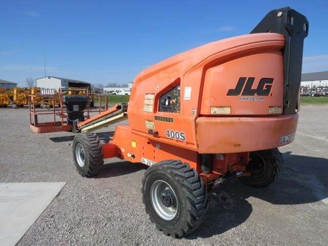 2017 JLG 400S-8