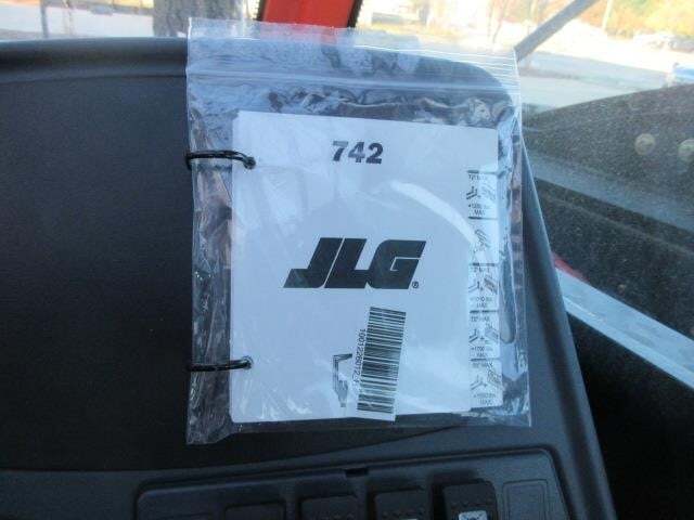 2025 JLG 742-31