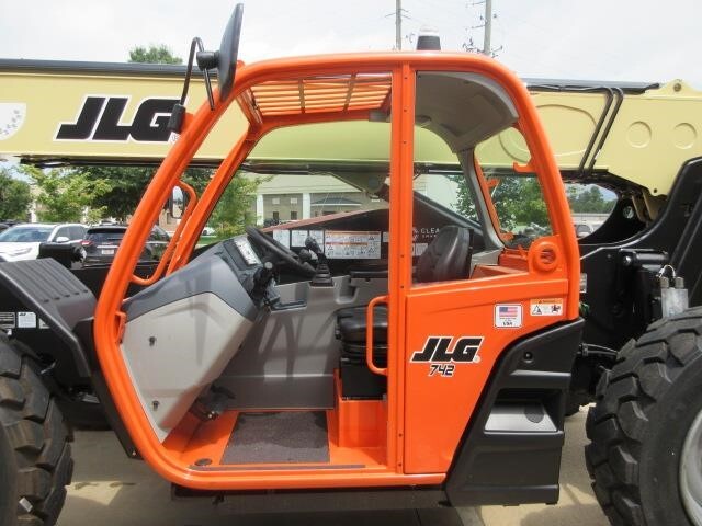 2025 JLG 742-20