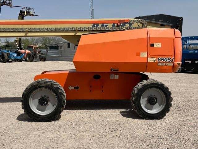 2017 JLG 660SJ-2