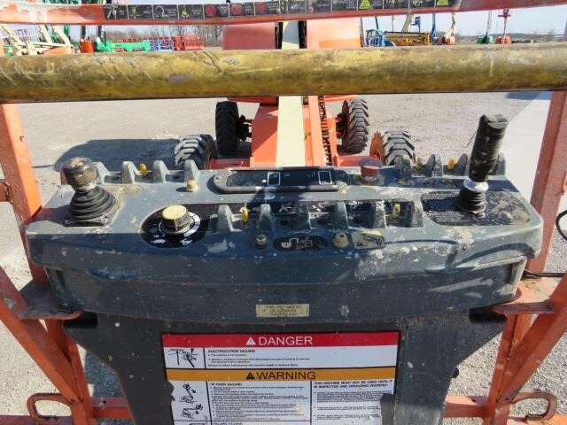 2017 JLG 400S-16