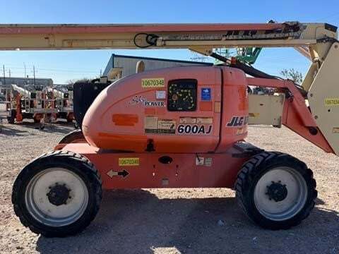 2017 JLG 600AJ-2