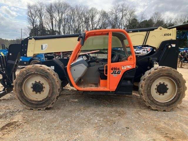 2020 JLG 742
