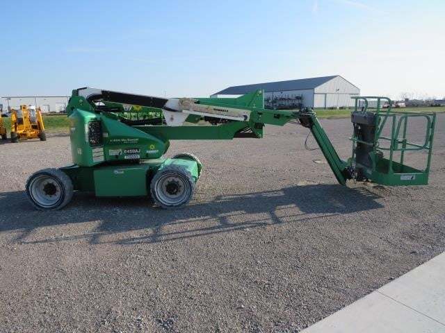 2015 JLG E450AJ-5
