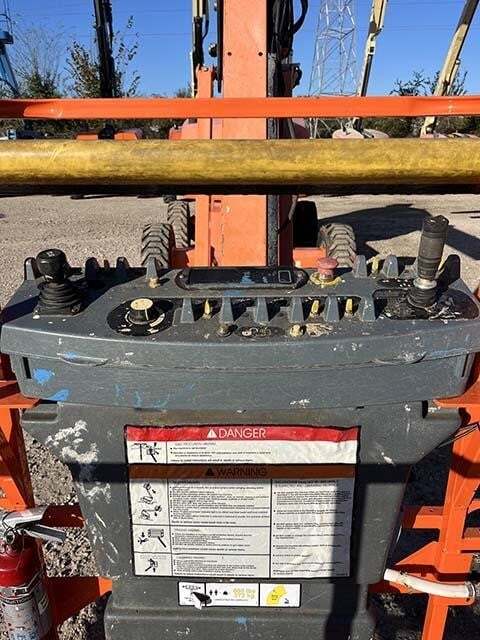 2017 JLG 460SJ-17