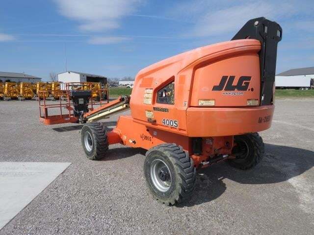 2017 JLG 400S-8