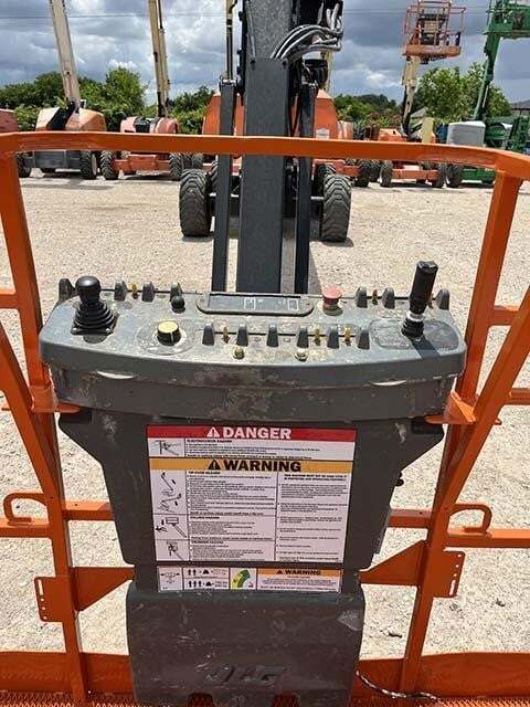 2017 JLG 860SJ-16