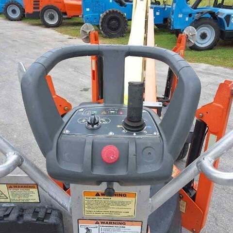 2018 JLG T350-13