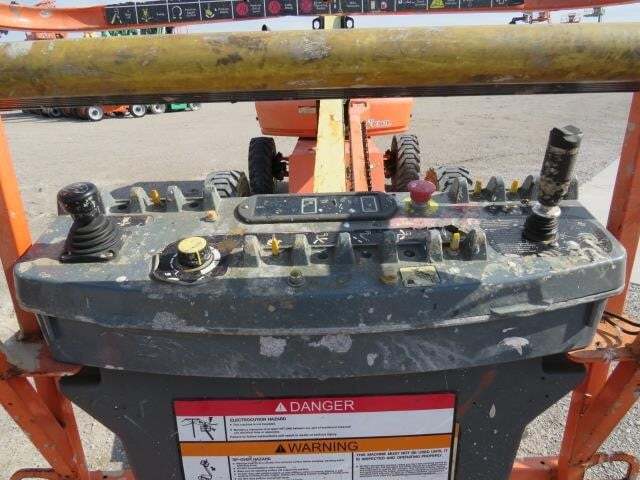 2017 JLG 400S-16