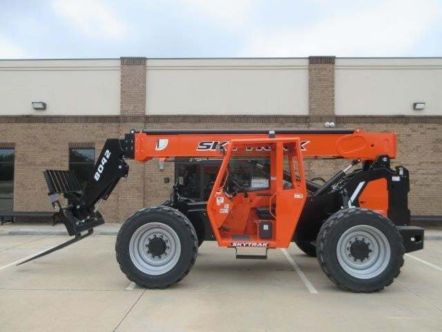 2025 SkyTrak 8042