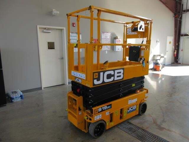 2025 JCB S1932E-18
