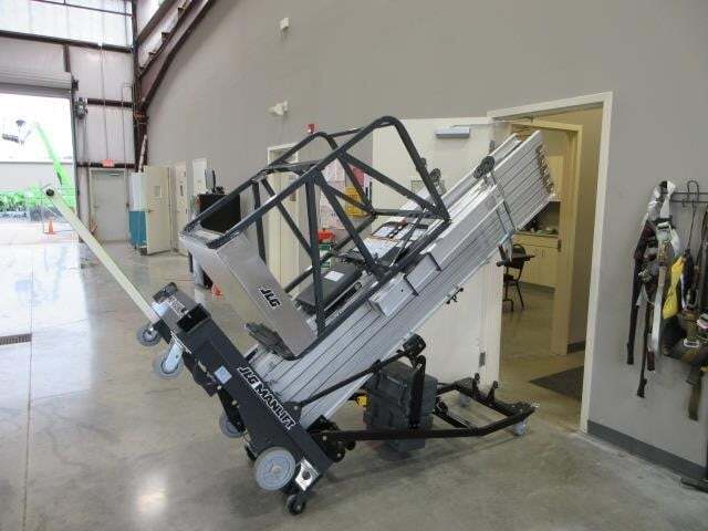 2025 JLG 38AM-28