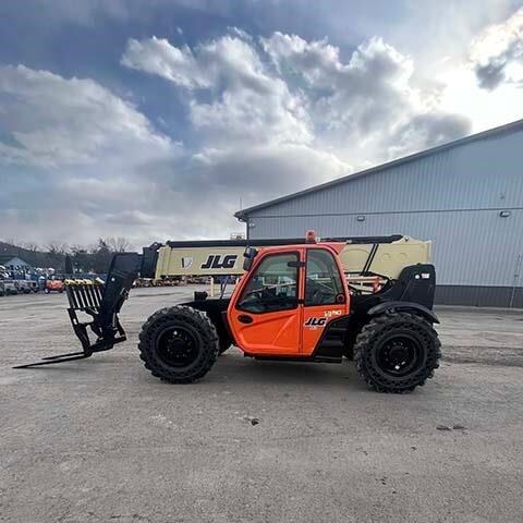 2018 JLG 943