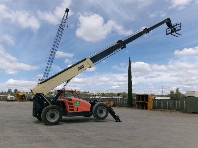 2017 JLG 1055-16