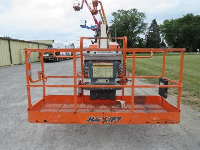 2013 JLG 800AJ-7