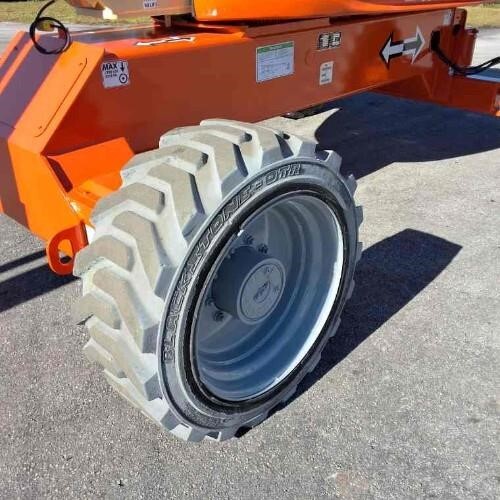 2017 JLG M600JP-4