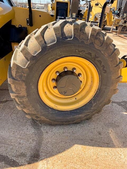 2019 CAT TL943D-18