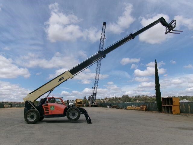 2017 JLG 1055-17