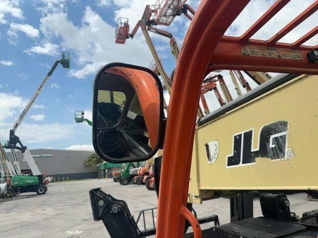 2019 JLG 1055-32