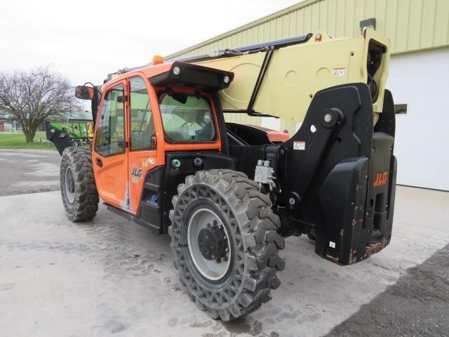 2017 JLG 1055-2