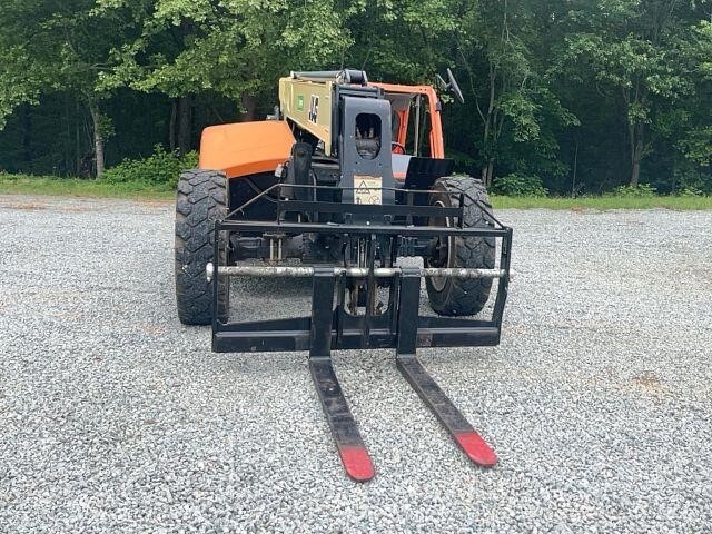 2018 JLG 742-8