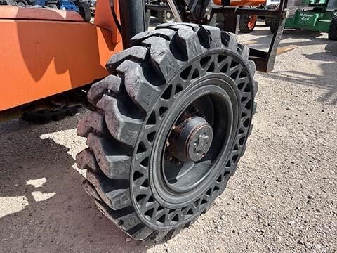 2017 SkyTrak 8042-11