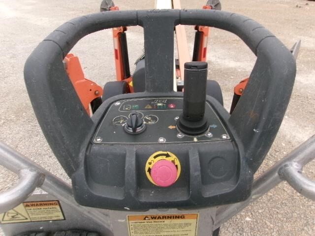 2019 JLG T350-17