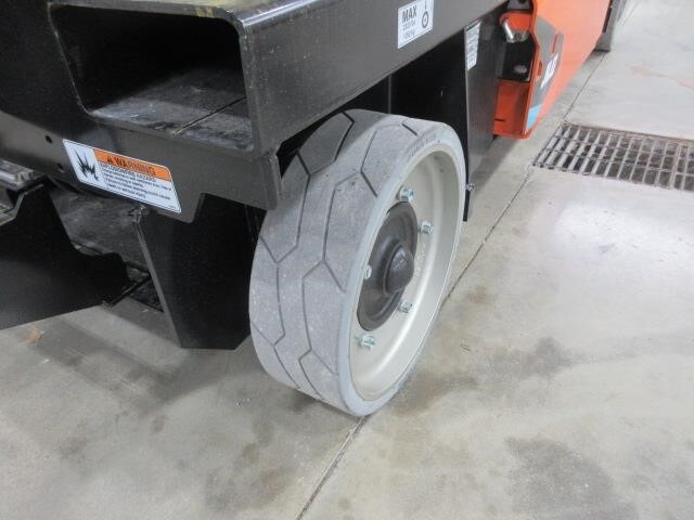 2025 JLG ES4046-8