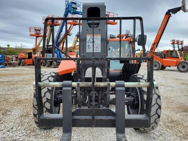 2025 JLG 742-4