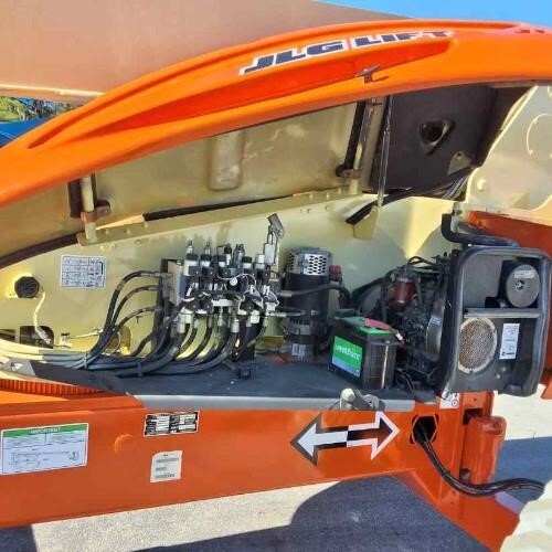 2017 JLG M600JP-8