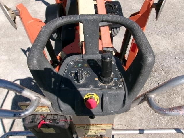 2018 JLG T350-8