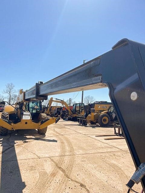 2019 CAT TL943D-34