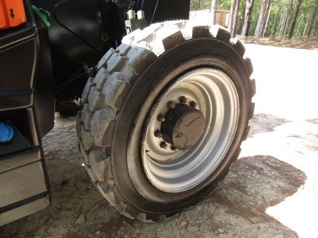 2019 JLG 943-8