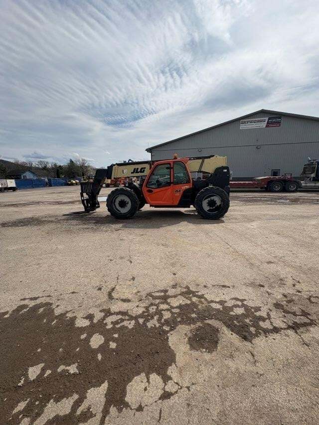 2018 JLG 943-2