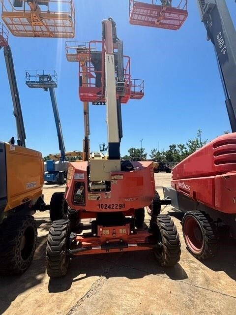 2018 JLG 340AJ-2