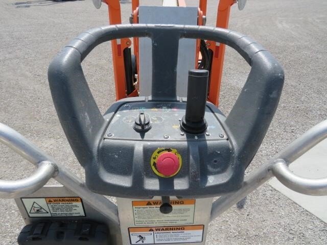 2019 JLG T500J-19