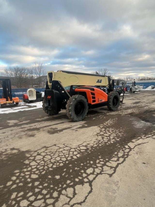 2017 JLG 1255-8