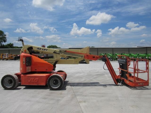 2014 JLG E450AJ-5