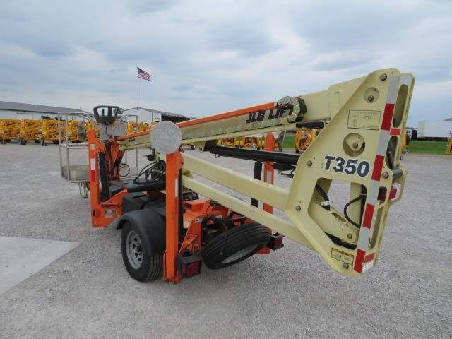 2019 JLG T350-8