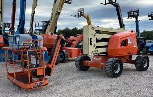 2017 JLG 450AJ-2