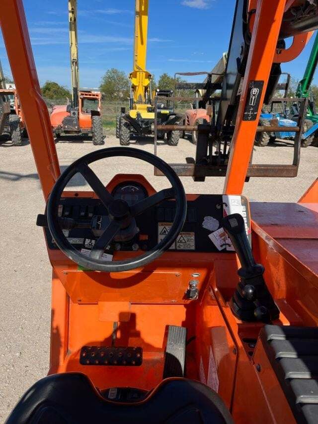 2017 SkyTrak 8042-14