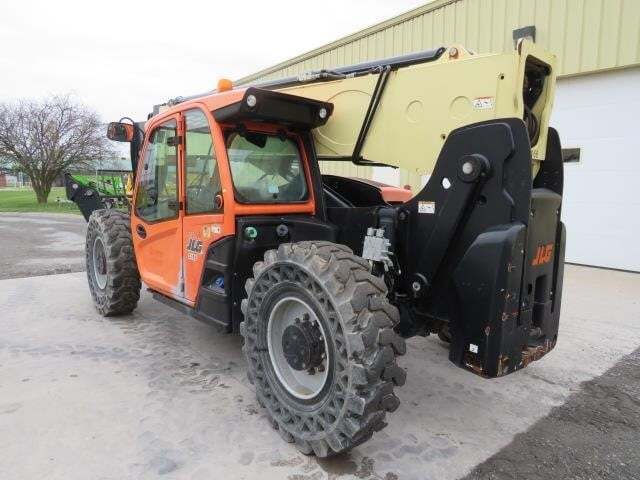 2017 JLG 1055-2