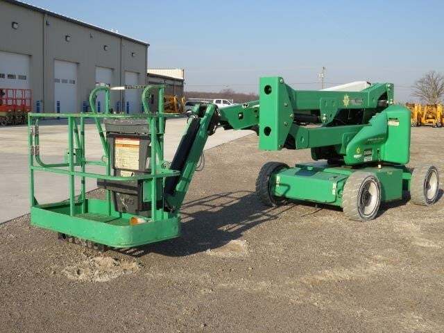 2015 JLG E450AJ-2