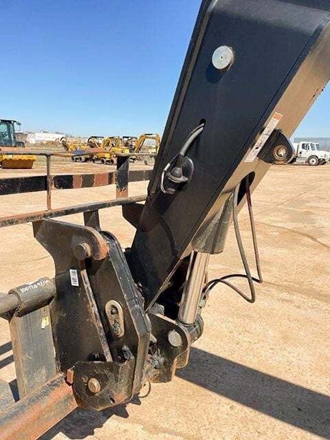 2019 CAT TL943D-33