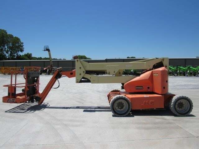 2013 JLG E450AJ