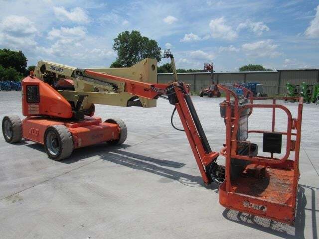 2014 JLG E450AJ-4